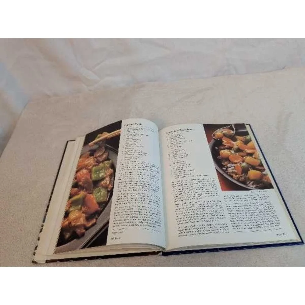 Betty Crocker Chinese Cookbook Recipes by Leeann Chin 1981 Vintage Hardcover